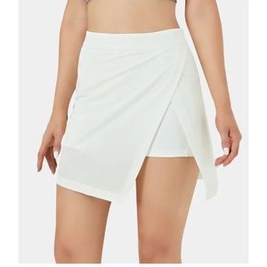 Halara white split side tennis skirt/skort size Small